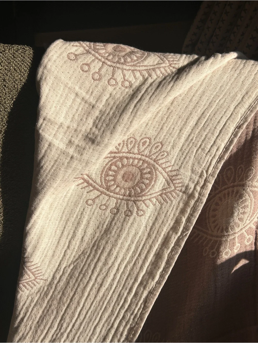 Eyes 100% Organic Woven Cotton Blanket Towel Wrap Taupe + Cream NEW